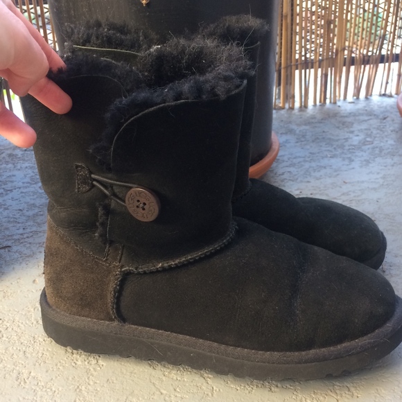 black short ugg boots size 5